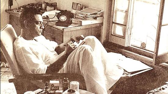 Renowned Indian filmmaker Late Satyajit Ray in 1962. (HT File Photo)