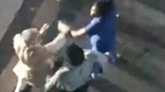 Woman thrashes man in Ghaziabad. (HT )