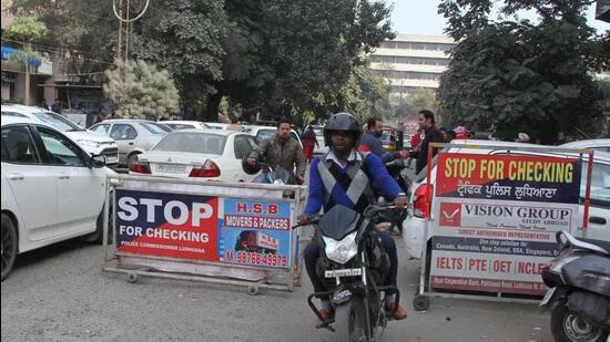 Vehicular traffic coming from bus stand diverted to Kochar market in Ludhiana. (HT PHOTO)