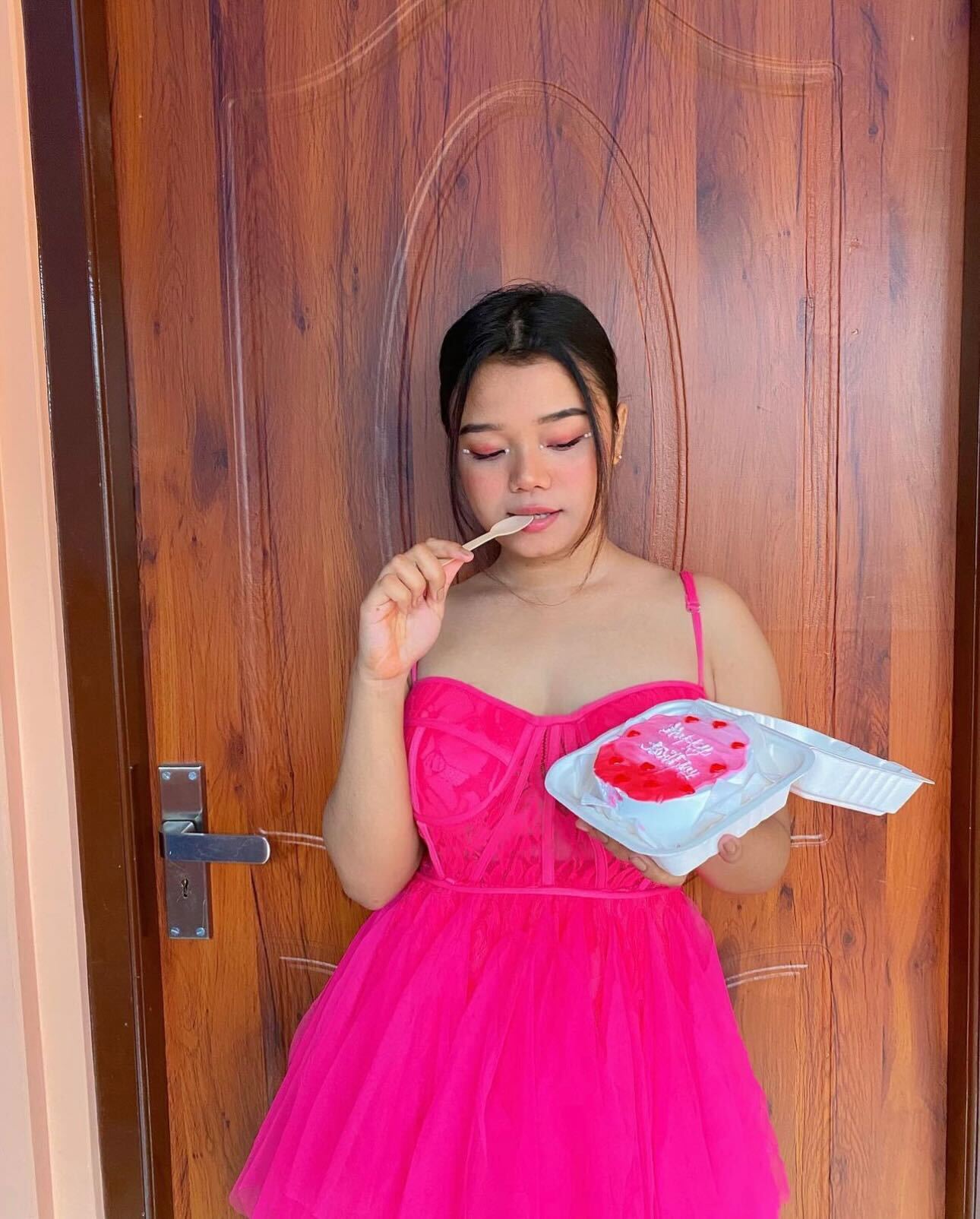 Rose Sinha, a marketeer from Karol Bagh, ordered a Barbie cake for her bachelorette to reminisce her childhood memories. Rose Sinha, a marketeer from Karol Bagh, ordered a Barbie cake for her bachelorette to reminisce her childhood memories.