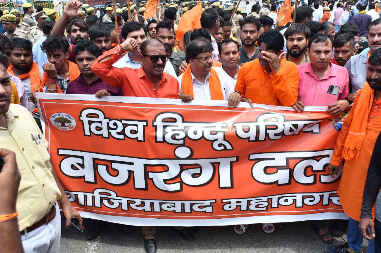 VHP, Bajrang Dal workers seen holding banners of their organisation during the protest on Wednesday. (HT photo/ Sakib Ali) VHP, Bajrang Dal workers seen holding banners of their organisation during the protest on Wednesday. (HT photo/ Sakib Ali)
