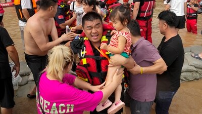 Rescuers using rubber boats evacuate trapped residents through floodwaters in Zhuozhou in northern China's Hebei province, south of Beijing. (AP) Rescuers using rubber boats evacuate trapped residents through floodwaters in Zhuozhou in northern China's Hebei province, south of Beijing. (AP)
