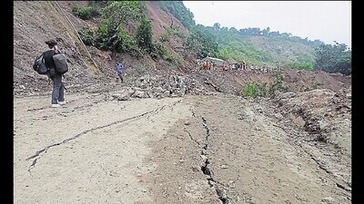 As many as six landslips have been reported on the 50-metre stretch between Chakki Mod and Sanwara in Himachal Pradesh this monsoon. (HT File) As many as six landslips have been reported on the 50-metre stretch between Chakki Mod and Sanwara in Himachal Pradesh this monsoon. (HT File)