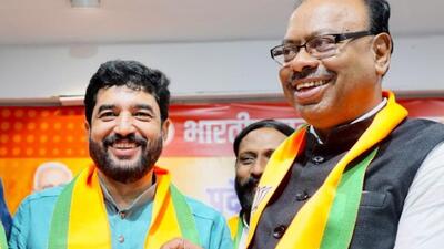 BJP’s Chandrashekhar Bawankule (R) appointed Murlidhar Mohol as party co-ordinator for Pune Lok Sabha constituency. (SOURCED)
