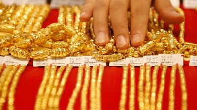 People can buy 10 gram and 100 gram of 22K gold for  ₹54,950 and  ₹54,9500, respectively. (REUTERS)