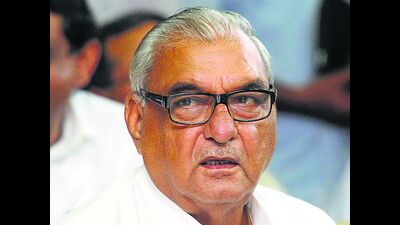 Former Haryana chief minister Bhupinder Singh Hooda on Thursday questioned contradictory statements by CM Manohar Lal Khattar and home minister Anil Vij regarding Mohit Yadav alias Monu Manesar, a wanted criminal on the run, who is also at the centre of the Nuh communal violence. (HT File Photo) Former Haryana chief minister Bhupinder Singh Hooda on Thursday questioned contradictory statements by CM Manohar Lal Khattar and home minister Anil Vij regarding Mohit Yadav alias Monu Manesar, a wanted criminal on the run, who is also at the centre of the Nuh communal violence. (HT File Photo)