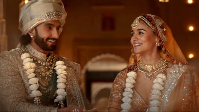 Ranveer Singh and Alia Bhatt in a still from the song Kudmayi. Ranveer Singh and Alia Bhatt in a still from the song Kudmayi.