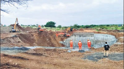 NDRF resumed on Thursday the rescue operation at the site of an under-construction well where four workers are feared trapped after a cave-in Pune district, an official said. (HT FILE) NDRF resumed on Thursday the rescue operation at the site of an under-construction well where four workers are feared trapped after a cave-in Pune district, an official said. (HT FILE)
