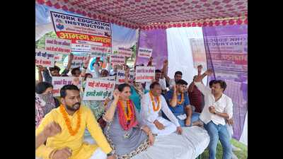 President of the protesters’ committee, Rajat Bhatt said continuous indifferent treatment by the education department had caused anger among the employees and forced them to take such extreme step. (HT Photo)