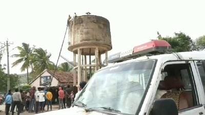 Residents of Kavadigarahatti village in Chitradurga district staged a protest on Thursday (HT Photo) Residents of Kavadigarahatti village in Chitradurga district staged a protest on Thursday (HT Photo)