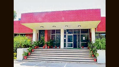 The flats will be offered for ₹1.65 crore for three-bedroom, ₹1.40 crore for two-bedroom and ₹55 lakh for two-bedroom EWS category. (HT Photo) The flats will be offered for ₹1.65 crore for three-bedroom, ₹1.40 crore for two-bedroom and ₹55 lakh for two-bedroom EWS category. (HT Photo)