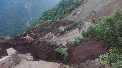 The spot where the landslide occurred on the Kalka-Shimla highway on Wednesday morning. Kalka-Shimla road landslide raises tourism revival concerns (HT_PRINT) The spot where the landslide occurred on the Kalka-Shimla highway on Wednesday morning. Kalka-Shimla road landslide raises tourism revival concerns (HT_PRINT)