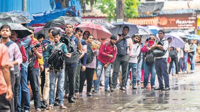 The strike affected bus movement from 12 depots, namely Worli, Prateeksha Nagar, Anik, Dharavi, Deonar, Shivaji Nagar, Ghatkopar, Mulund, Majas, Santacruz, Gorai, and Magathane. Members of BEST unions, political parties and former BEST committee members went to Azad Maidan to meet the drivers. (Satish Bate/ HT PHOTO) The strike affected bus movement from 12 depots, namely Worli, Prateeksha Nagar, Anik, Dharavi, Deonar, Shivaji Nagar, Ghatkopar, Mulund, Majas, Santacruz, Gorai, and Magathane. Members of BEST unions, political parties and former BEST committee members went to Azad Maidan to meet the drivers. (Satish Bate/ HT PHOTO)