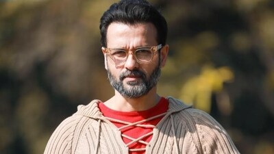 Actor Rohit Roy said that he called Karan Johar to ask why he isn't casting him in one of his movies. Actor Rohit Roy said that he called Karan Johar to ask why he isn't casting him in one of his movies.