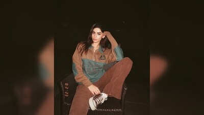 Khushi Kapoor's outfit featured a brown and green collar neck baggy sweatshirt which she teamed with a pair of brown corduroy pants. (Instagram/@khushik05) Khushi Kapoor's outfit featured a brown and green collar neck baggy sweatshirt which she teamed with a pair of brown corduroy pants. (Instagram/@khushik05)