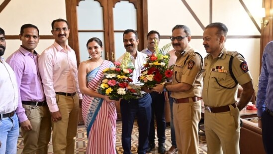 Chrisann Pereira interacts with Mumbai CP Vivek Phansalkar and his team at CP office in Mumbai. Photo by Anshuman Poyrekar.
