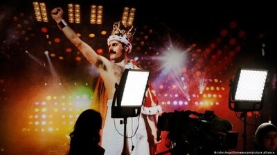 Freddie Mercury's legendary crown is a feature of the Sotheby's exhibition. (John Angelillo/newscom/picture alliance) Freddie Mercury's legendary crown is a feature of the Sotheby's exhibition. (John Angelillo/newscom/picture alliance)