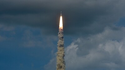 India's LVM3-M4 lifts off carrying the Chandrayaan-3 lander from the Satish Dhawan Space Centre at Sriharikota, India, July 14. (REUTERS)