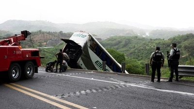 Authorities work to remove a passenger bus that plunged off a highway killing several people, in Tepic, Mexico. (REUTERS)