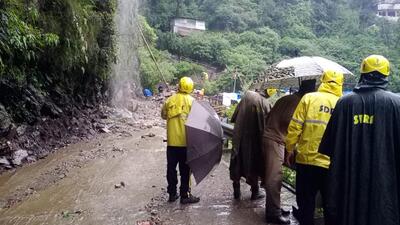 SDRF personnel carrying out search and relief operation in Gaurikund. (HT Photo) SDRF personnel carrying out search and relief operation in Gaurikund. (HT Photo)