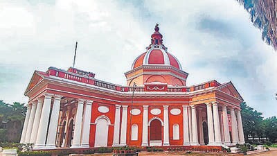The early 19th-century church located at Kashmere Gate demonstrates classic colonial architecture. (HT Photo) The early 19th-century church located at Kashmere Gate demonstrates classic colonial architecture. (HT Photo)