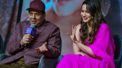 Dharmendra and Alia Bhatt during a press conference of their newly-released film Rocky Aur Rani Kii Prem Kahaani. (PTI)