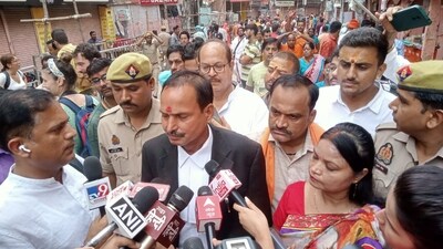 Counsel for Hindu plaintiff advocate Subhash Nandan Chaturvedi and plaintiff Sita Sahu reach the Gyanvapi complex in Varanasi on Friday. (Rajesh Kumar/HT) Counsel for Hindu plaintiff advocate Subhash Nandan Chaturvedi and plaintiff Sita Sahu reach the Gyanvapi complex in Varanasi on Friday. (Rajesh Kumar/HT)