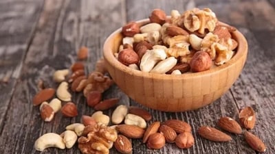 Raw nuts such as almonds, walnuts and soy nuts should be included in the daily diet. (Unsplash) Raw nuts such as almonds, walnuts and soy nuts should be included in the daily diet. (Unsplash)