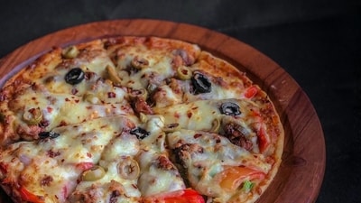 Papa John's profit plunges 30% in Q2 due to inflation-triggered price hikes. Consumers opt for budget-friendly alternatives like frozen pizzas. (Representational Image/Unsplash (Sahal Hameed)) Papa John's profit plunges 30% in Q2 due to inflation-triggered price hikes. Consumers opt for budget-friendly alternatives like frozen pizzas. (Representational Image/Unsplash (Sahal Hameed))