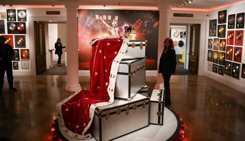Freddie Mercury's signature crown and cloak ensemble, worn throughout Queen's 1986 'Magic' Tour, is pictured during a press preview ahead of the "Freddie Mercury: A World of His Own" auctions, at Sotheby's auctioneers in London on August 3, 2023. The ensemble is set to realise in the region of GBP 60-80 thousand pounds (USD 76-101 thousand dollars, EUR 70-93 thousand euros). Sotheby's are set to present the items over six auctions from September 6-11. (Photo by Daniel LEAL / AFP) (AFP) Freddie Mercury's signature crown and cloak ensemble, worn throughout Queen's 1986 'Magic' Tour, is pictured during a press preview ahead of the "Freddie Mercury: A World of His Own" auctions, at Sotheby's auctioneers in London on August 3, 2023. The ensemble is set to realise in the region of GBP 60-80 thousand pounds (USD 76-101 thousand dollars, EUR 70-93 thousand euros). Sotheby's are set to present the items over six auctions from September 6-11. (Photo by Daniel LEAL / AFP) (AFP)