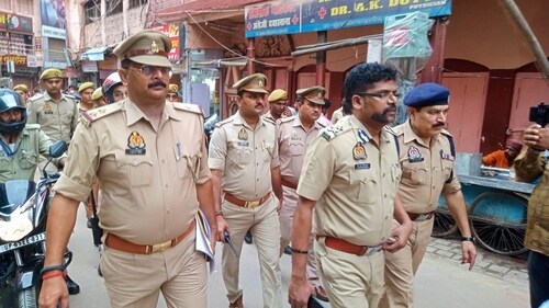Joint commissioner of police, Varanasi, K Ejilearassane inspects security arrangements. ( Rajesh Kumar/HT) Joint commissioner of police, Varanasi, K Ejilearassane inspects security arrangements. ( Rajesh Kumar/HT)