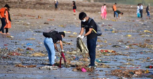 Garbage thrown up by the tides during Cyclone Nisarga (HT Archive)