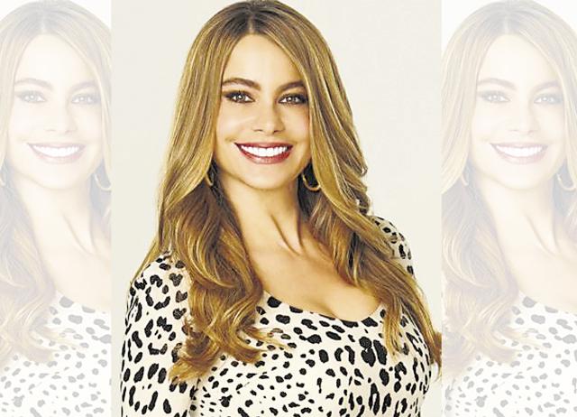 Sofia Vergara plays Gloria Pritchett . Sofia Vergara plays Gloria Pritchett .