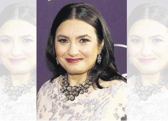 Zenobia Shroff plays Muneeba Khan. Zenobia Shroff plays Muneeba Khan.