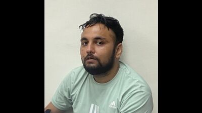 Harvinder Singh, 28, a resident of Phase 7, Mohali, was initially caught during checking with 21.83 gm heroin, which further led to cracking of two house break-ins, as per Chandigarh Police. (HT) Harvinder Singh, 28, a resident of Phase 7, Mohali, was initially caught during checking with 21.83 gm heroin, which further led to cracking of two house break-ins, as per Chandigarh Police. (HT)