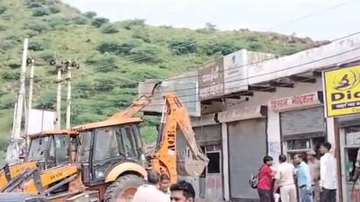 The Nuh administration, with the help of police, demolished constructions on Nalhar Road that allegedly belonged to suspects involved in the communal clashes.