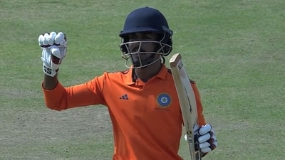 Rohan Kunnummal does Virat Kohli's iconic celebration. (Twitter) Rohan Kunnummal does Virat Kohli's iconic celebration. (Twitter)