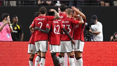 LAS VEGAS, NEVADA - JULY 30: Manchester United celebrates a goal by Diogo Dalot #20 of Manchester United during the pre-season friendly match against Borussia Dortmund at Allegiant Stadium on July 30, 2023 in Las Vegas, Nevada. Candice Ward/Getty Images/AFP (Photo by Candice Ward / GETTY IMAGES NORTH AMERICA / Getty Images via AFP) (Getty Images via AFP) LAS VEGAS, NEVADA - JULY 30: Manchester United celebrates a goal by Diogo Dalot #20 of Manchester United during the pre-season friendly match against Borussia Dortmund at Allegiant Stadium on July 30, 2023 in Las Vegas, Nevada. Candice Ward/Getty Images/AFP (Photo by Candice Ward / GETTY IMAGES NORTH AMERICA / Getty Images via AFP) (Getty Images via AFP)