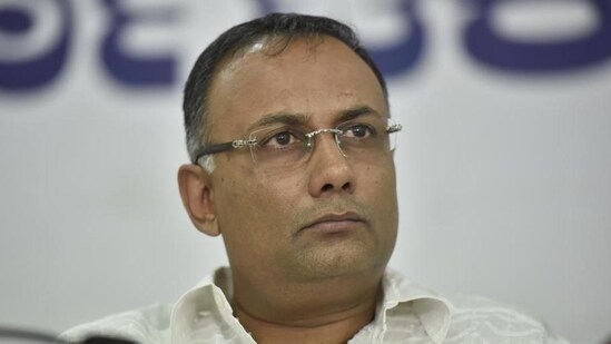 K'taka minister praises Delhi's Mohalla Clinic initiative, takes U turn later