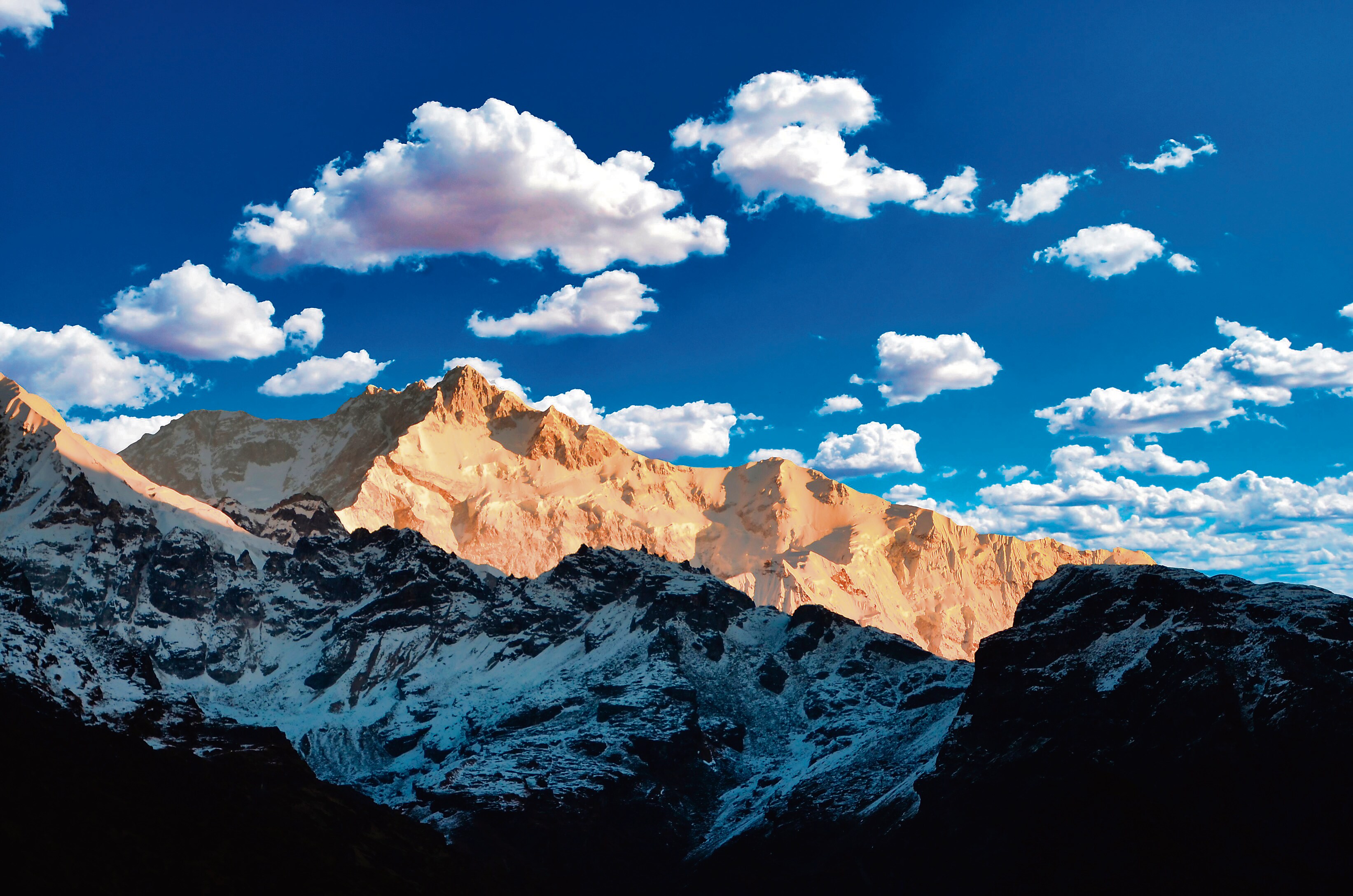 The alpenglow at Kanchenjunga, West Bengal The alpenglow at Kanchenjunga, West Bengal