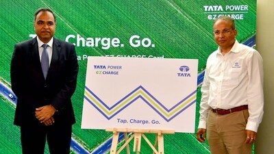 Shailesh Chandra (L), MD, Tata Motors and Tata Passenger Electric Mobility Limited and Praveer Sinha, CEO & MD, Tata Power during the launch of the 'EV Charging RFID Card', at Bombay House, in Mumbai, (Photo by Bhushan Koyande/HT Photo) (Hindustan Times)
