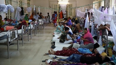 Dengue infected patients are seen hospitalised at the Sir Salimullah Medical College Hospital in Dhaka, Bangladesh. (REUTERS/ file)