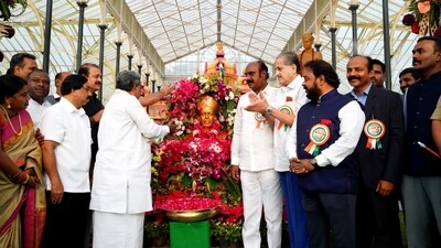 Karnataka Chief minister Siddaramaiah at Lal Bagh flower show. Karnataka Chief minister Siddaramaiah at Lal Bagh flower show.