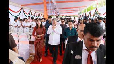 Pune Guardian Minister Chandrakant Patil at the foundation laying event of Akurdi station. (HT PHOTO)