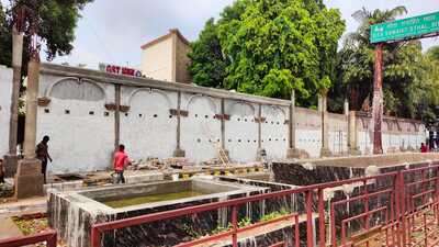 The ‘Shaheed Wall’ being constructed in Civil Lines area of Prayagraj. (HT photo) The ‘Shaheed Wall’ being constructed in Civil Lines area of Prayagraj. (HT photo)