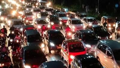 The road length growth in Behgalur is not in proportion with the vehicular growth and area growth in the city. (HT Photo) The road length growth in Behgalur is not in proportion with the vehicular growth and area growth in the city. (HT Photo)