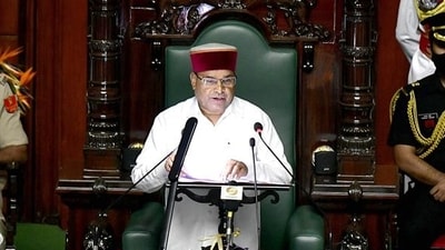 K'taka Governor seeks clarification from govt regarding 3 Cong's MLC candidates. K'taka Governor seeks clarification from govt regarding 3 Cong's MLC candidates.