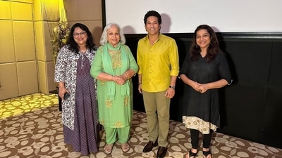 Sachin Tendulkar with the cast of Baipan Bhaari Deva. Sachin Tendulkar with the cast of Baipan Bhaari Deva.