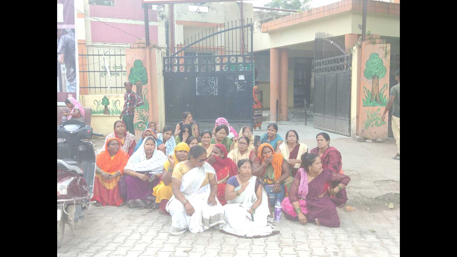 ASHA protest:OPD suspended for 3 hours at Mohanlalganj CHC in Lucknow - Vimarsana News