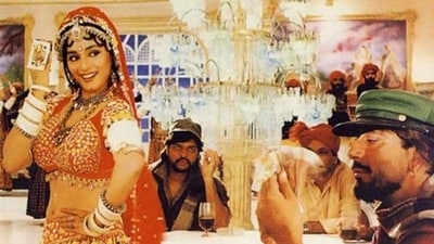 Choli Ke Peeche was sung by Ila Arun and Alka Yagnik. Choli Ke Peeche was sung by Ila Arun and Alka Yagnik.